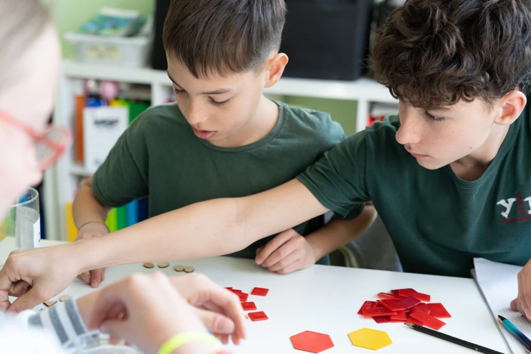 YIES School - La scuola al centro