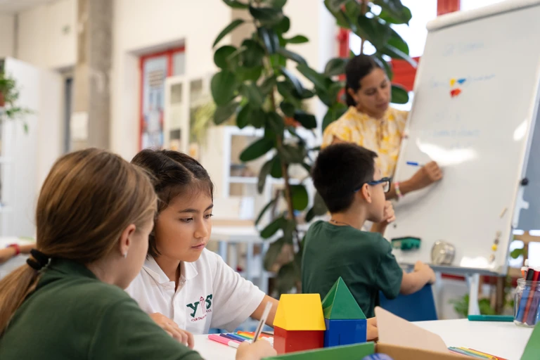 YIES School - Bilinguismo avanzato per la middle school